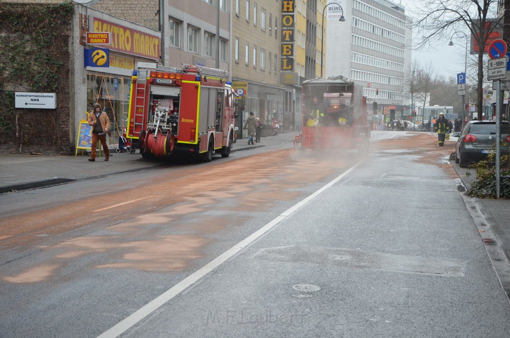 Stadtbus fing Feuer Koeln Muelheim Frankfurterstr Wiener Platz P355.JPG